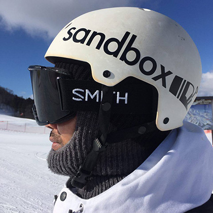 Sandboxヘルメット 実はマットカラーの方がステッカー貼りやすい 日本一わかりやすいスノーボードサイト Dmksnowboard