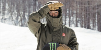 スノーボード界に激震!?ユニクロが平野歩夢と競技用スノーボードウェア開発し1000着限定で発売!