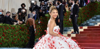 金メダリスト!クロエ・キムがメットガラでプリンセス姿を披露!