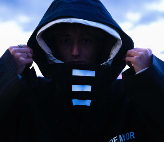 ポンチョの概念を覆す!スタイリッシュなENDEAVOR 3L SCOUT PONCHO