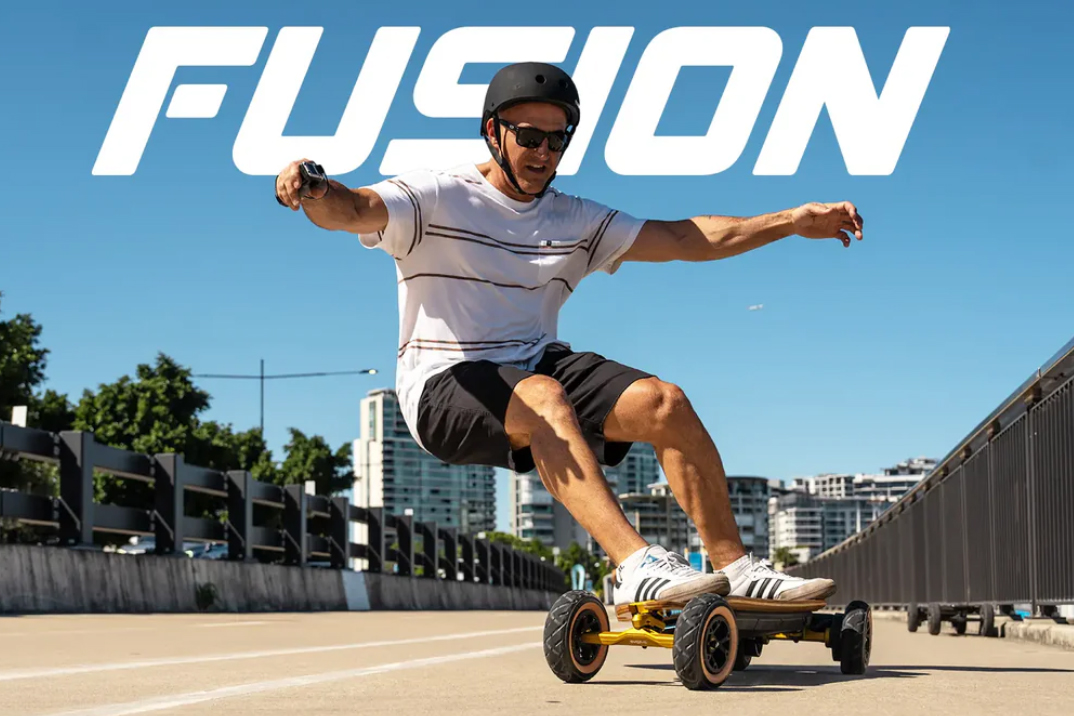 スノーボード感覚で乗れる電動スケボー「Fusion」登場｜Evolve