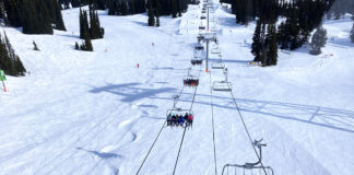 世界のスキー場リフト市場が「ほぼ2社」に集約された理由