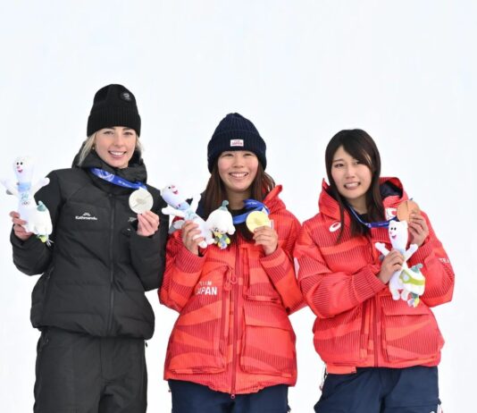 深田茉莉「金」 ゾーイ「銀」 村瀬心椛「銅」